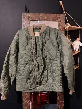 Vintage US Air Force CWU-9/P Quilted Liner Jacket Size Medium